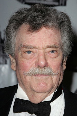 Cover image for Bernard Fox