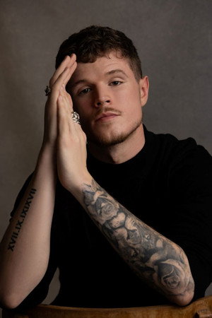 Cover image for Aaron Bryan
