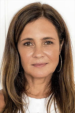 Cover image for Adriana Esteves
