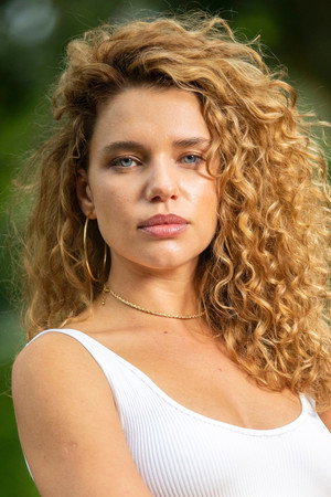 Cover image for Bruna Linzmeyer