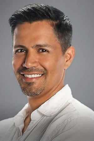 Cover image for Jay Hernandez