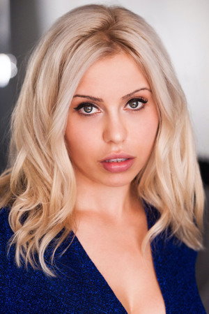 Cover image for Simona Shyne