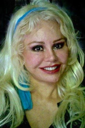 Cover image for Roxanna Bonilla-Giannini