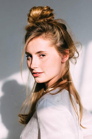 Cover image for Annie Hamilton