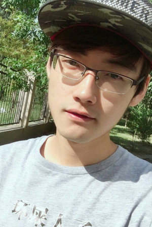 Cover image for 李轻扬