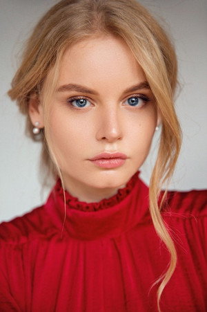 Cover image for Любовь Хацкевич