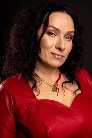 Cover image for Angelina Izosimova