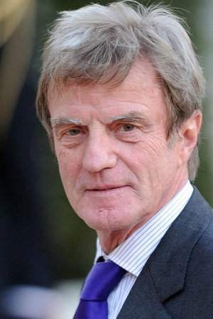 Cover image for Bernard Kouchner