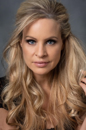 Cover image for Laura Mason