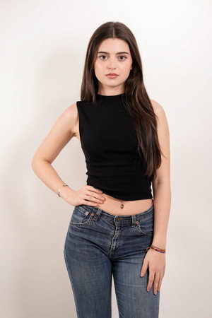 Cover image for Adriana Hormigos