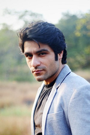 Cover image for Sunny Hinduja