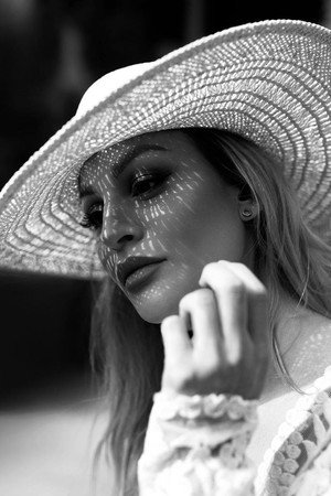 Cover image for Karin Hanser