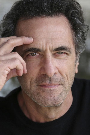 Cover image for Robin Thomas