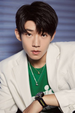 Cover image for 吴俊霆