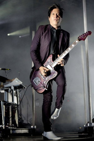 Cover image for Troy Van Leeuwen