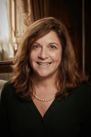 Cover image for Caryn Mandabach
