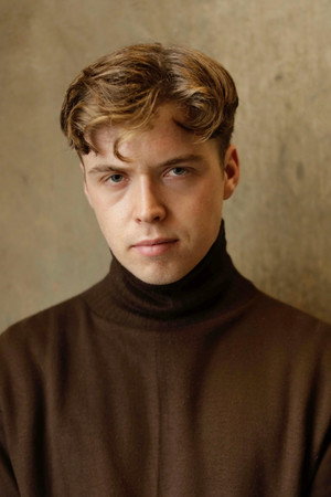 Cover image for Evan Roe