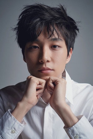 Cover image for 이충현