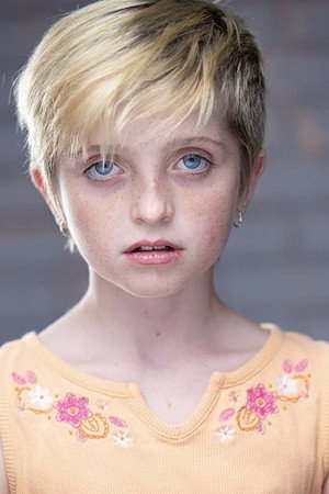 Cover image for Farrah Mackenzie