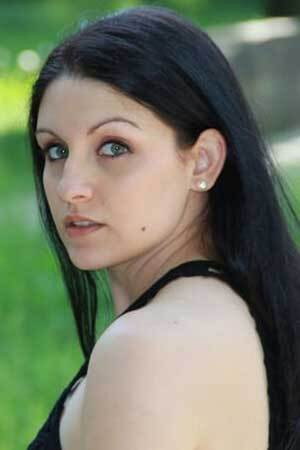 Cover image for Annika Strauss