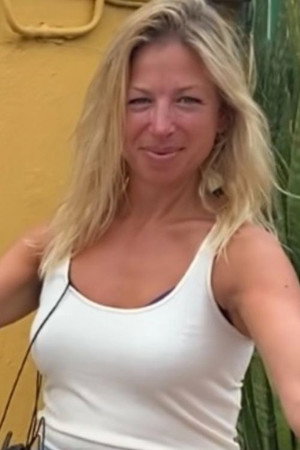 Cover image for Laura Veenenbos
