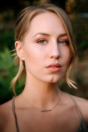 Cover image for Izzy Stevens