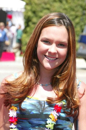 Cover image for Courtnee Draper