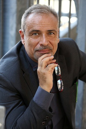 Cover image for Enzo De Caro