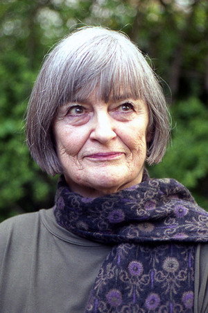 Cover image for Vivian Pickles