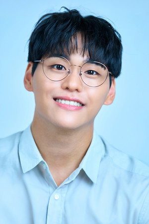 Cover image for 강필준