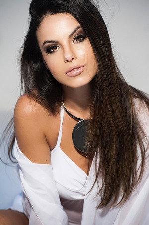 Cover image for Sthefany Brito