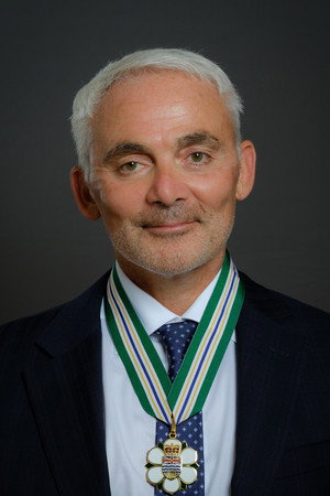 Cover image for Frank Giustra