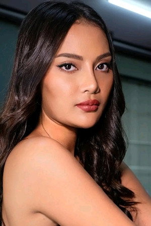 Cover image for Erika Carlina