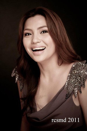 Cover image for Dianne dela Fuente