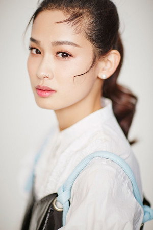 Cover image for 屈菁菁