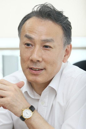 Cover image for Kim Hee-yeol