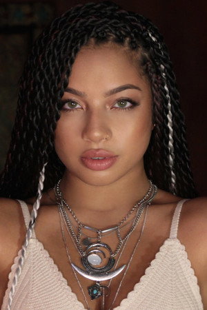 Cover image for Kiana Ledé