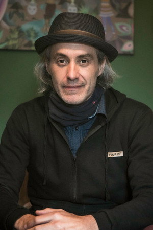 Cover image for Javier Julia