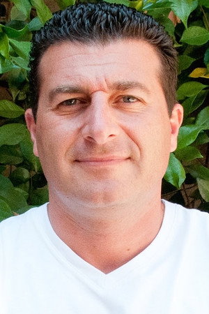 Cover image for Laurent Kossayan