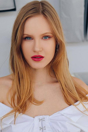 Cover image for Polina Pushkareva
