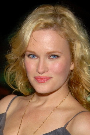 Cover image for Nicholle Tom