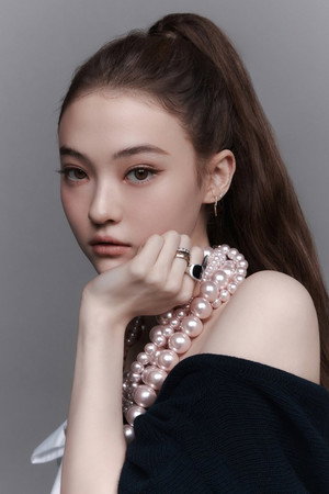 Cover image for Ella
