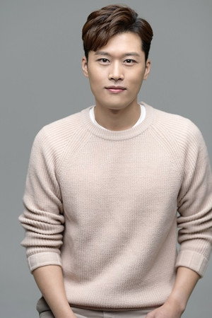 Cover image for 김일중