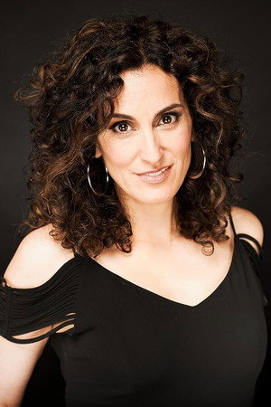 Cover image for Amanda Martínez