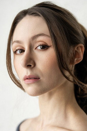 Cover image for Courtney Mirelle