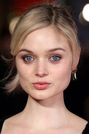 Cover image for Bella Heathcote