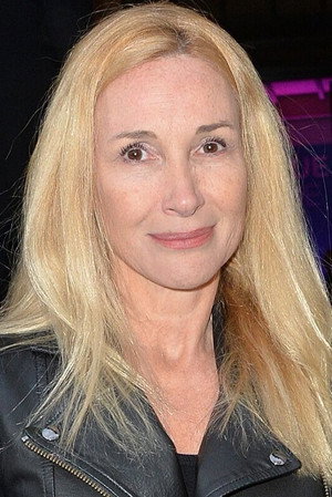 Cover image for Isabelle Doval