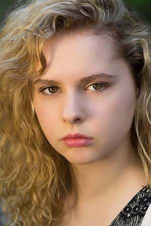 Cover image for Chloe Roe