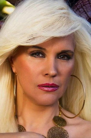 Cover image for Loly Alvarez