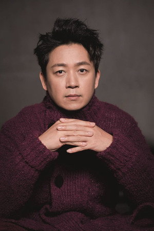 Cover image for 潘粤明